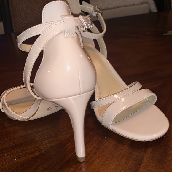 ‼️New!! Michael Kors Kimberly Patent Sandals - Picture 10 of 10